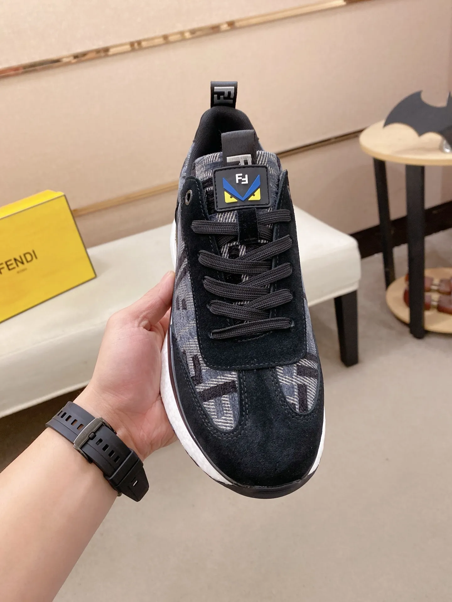 Factory price 442💰 (fendi) New high-top 👊🏻 upper 🇮🇹 imported cowhide fabric 🇩🇪 imported breathable mesh lining. The original outsole is molded to highlight the identity of every man, and the upper foot is elegant and stable🚶🏻🚶🏻The high-end custom counters reproduce the original version📯No matter the wind or rain, the shoe last remains unchanged and can withstand the verification of time🔍️,🔵 Size: 38-44